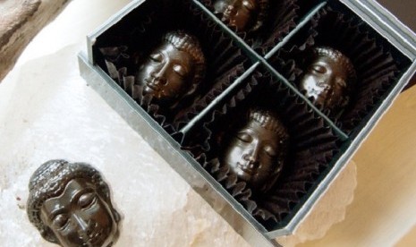 Cokelat kepala Buddha di Jepang