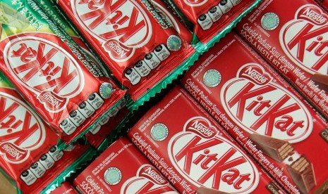 Cokelat KitKat. KitKat menghadirkan kolaborasi unik dengan pengusaha sepatu asal Solo, Jawa Tengah, Aerostreet. Keduanya akan merilis sepatu edisi khusus untuk merayakan hari kasih sayang.