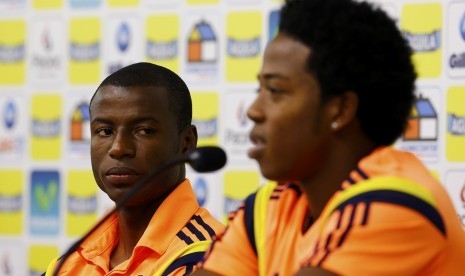 Colombia's national soccer team players Adrian Ramos (L) and Carlos Sanchez speak at a news conference before a practice session at the team's training center in Cotia, June 30, 2014