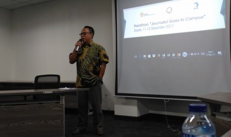 Communications Director danone indonesia, Arif mujahidin saat membuka acara Journalist Goes to Campus di Gedung A Fakultas Kesehatan Masyarakat Universitas Indonesia (FKM UI), Depok, Senin (11/12).