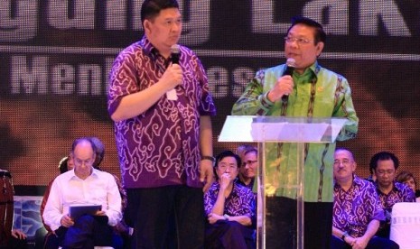 Coordinating Minister for People`s Welfare Agung Laksono (left) attends the World Prayer Assembly (WPA) 2012 in Jakarta, on Thursday night. 