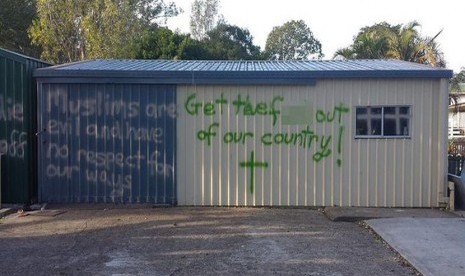 coretan di dinding masjid komunitas Indonesia di Brisbane