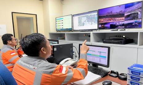 Corporate Secretary SIG Vita Mahreyni mengatakan perseroan memiliki Quarry Mining Command Center (QMCC) for Good Mining Practices Solution, yang diterapkan di Pabrik SIG Tuban, Jawa Timur. Sistem teknologi digital ini merupakan satu dari banyak inovasi SIG untuk mendukung kelancaran operasi tambang yang memperhatikan Kesehatan dan Keselamatan Kerja (K3).