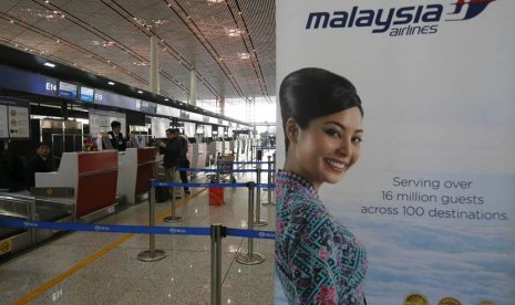  Counter check-in Malaysia Airlines di Bandara Internasional Beijing, Cina, Senin (10/3).