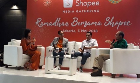 Country Brand Manager Shopee, Rezki Yanuar,Kepala Divisi Retail Baznas, Fitriansyah Agus Setiawan, General Manajer Resource Mobilization Dompet Dhuafa, Urip Budiarto dalam peluncuran Program Big Ramadhan Sale dan #MemberiDariHati, di Kembang Goela, Semanggi, Jakarta Selatan, Kamis (3/5).