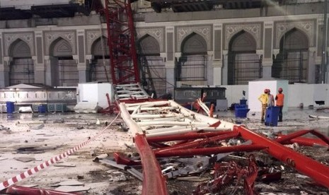 Crane yang jatuh di Masjidil Haram.