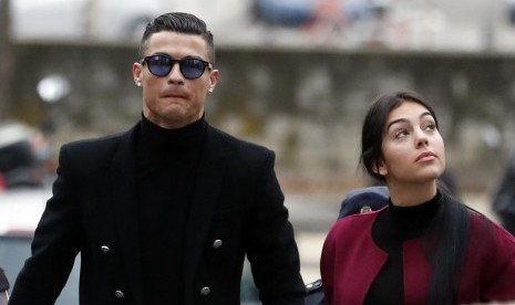  Cristiano Ronaldo dan Georgina Rodriguez (kanan).