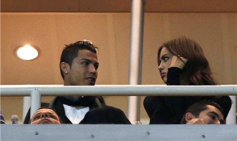 Cristiano Ronaldo dan Irina Shayk (kanan) 