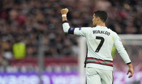 Cristiano Ronaldo melakukan selebrasi usai mencetak gol ke gawang Hungaria di Piala Euro 2020.