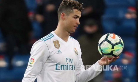 Cristiano Ronaldo saat masih membela Real Madrid di Santiago Bernabeu.