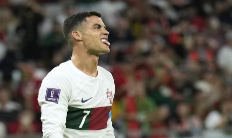 Cristiano Ronaldo Portugal bereaksi selama pertandingan sepak bola grup H Piala Dunia antara Korea Selatan dan Portugal, di Stadion Education City di Al Rayyan, Qatar, Jumat, 2 Desember 2022.