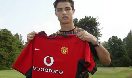 Cristiano Ronaldo saat bergabung dengan Manchester United.