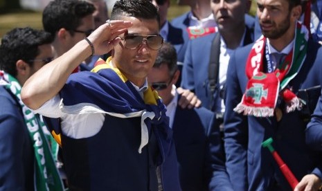 Cristiano Ronaldo saat tiba di Belem Palace untuk bertemu dengan Presiden Portugal Marcelo Rebelo de Sousa.