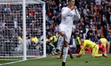 Cristiano Ronaldo usai mencetak gol kedua ke gawang Real Sociedad.