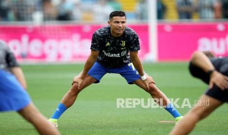 Cristiano Ronaldo saat menjalani sesi latihan di Juventus.