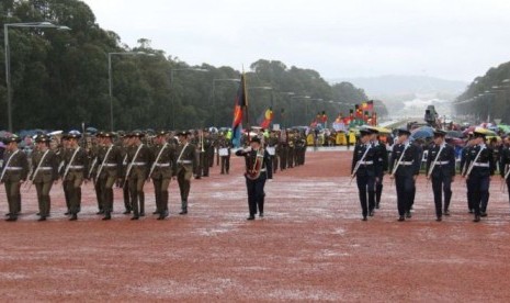 Cuaca mendung menyelimuti peringatan Hari Anzac di Canberra.