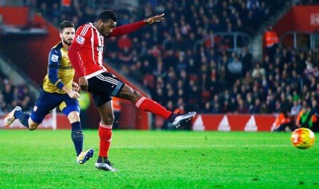 Cuco Martina saat mencetak gol pembuka Southampton saat menjamu Arsenal, Ahad (27/12) dini hari WIB.