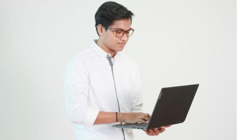 Cyber University mempunyai program unggulan Company Learning Program (CLP) yang menjamin lulusan langsung dapar kerja.