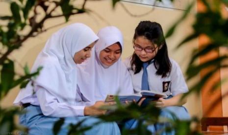 Cyber University menggelar Cybertech memperkenalkan dunia digital creative pada siswa SMA/SM.