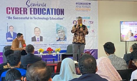 Cyber University menggelar Seminar Cyber Education 'Be Successful in Technology Education'.