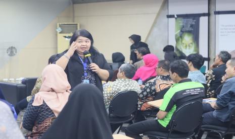 Cyber University sukses menyelenggarakan Seminar Cyber Education Batch III di Student Center Fakultas Ekonomi dan Bahasa (FEB), Universitas Indonesia, Depok, Kamis (7/3). Dalam acara yang bertema Optimizing AI for Business Technology, para peserta diajak untuk mendalami penggunaan kecerdasan buatan (Artificial Intelligence) dalam konteks teknologi bisnis.