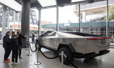 Cybertruck Tesla ditampilkan di Meatpacking District Manhattan di New York City, AS, 8 Mei 2021.