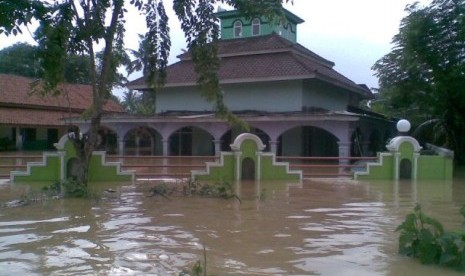 Daerah Karawang terkena banjir.