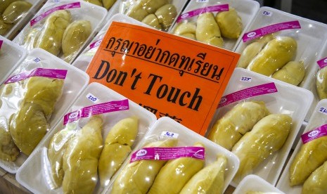 Daging buah durian yang sudah dikemas dan siap disantap.