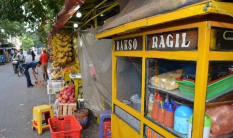 pedagang bakso. 