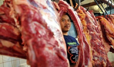 Daging sapi (ilustrasi) Harga komoditas daging ayam dan daging sapi di pasar tradisional Cihapit, Kota Bandung mengalami kenaikan signifikan jelang bulan puasa Ramadhan 1433 Hijriah.