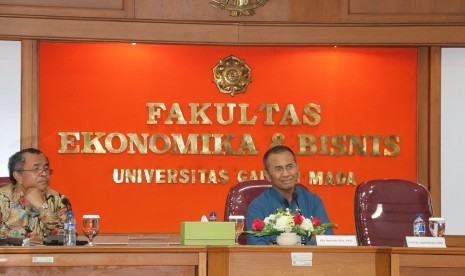 Dahlan Iskan saat mengisi kuliah umum di Fakultas Ekonomika dan Bisnis UGM, Kamis (15/2)