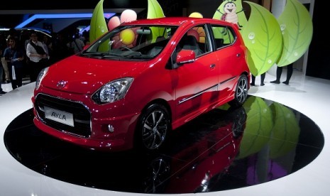 Low Cost Green Car (LCGC) produced by Astra is on display in a car expo in Jakarta. (file photo)