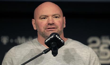 Dalam file foto 2 November 2018 ini, presiden UFC Dana White berbicara pada konferensi pers di New York.