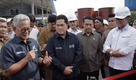 Dalam kunjungan kerjanya Jumat (6/01), Menteri BUMN Erick Tohir meninjau pabrik minyak makan merah di Kecamatan Pagar Merbau Kabupaten Deli Serdang Sumatra Utara. Dalam kesempatan itu Erick melihat dari dekat bangunan fisik pabrik yang akan dikelola Koperasi Petani Kelapa Sawit yang berada di areal Kebun Tanjung Garbus Afdeling VI PTPN2 dan berada persis di samping Pabrik Kelapa Sawit (PKS) Pagar Merbau milik PTPN2, didampingi oleh Deputi bidang Sumber Daya Manusia, Teknologi dan Informasi, Bapak Tedi Bharata, Dirut Holding PTPN III (Persero) Mohammad Abdul Ghani, Wakil Gubernur Sumatera Utara Musa Rajeck Shah, Anggota Komisi VI DPR RI Rudi Hartono Bangun, Bupati Kabupaten Deli Serdang Ashari Tambunan, Direktur Pelaksana PTPN III Ahmad Haslan Saragih, Direktur PTPN2 Irwan Perangin- Angin, Direktur PTPN IV Sucipto, Direktur PTPN I Ahmad Gusmar Harahap, Direktur PPKS Dr. H.M. Edwin S. Lubis, M.Agri.Sc