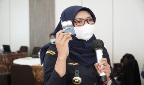 Dalam memaksimalkan penerimaan negara dari sektor cukai, pemerintah melalui Bea Cukai telah menyusun berbagai program strategis yang secara kontinyu dijalankan.