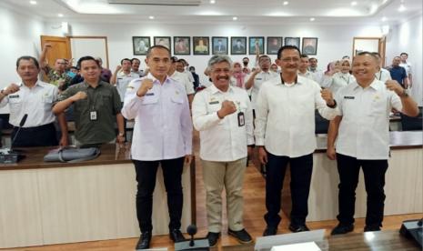 Dalam mendukung pelaksanaan Program YESS di Kabupaten Tulungagung, District Communication Team (DCT) selaku dinas pemangku kebijakan utama di tingkat kabupaten melaksanakan kegiatan District Multi Stakeholder Forum (DMSF) tahap pertama di tahun 2023 yang terlaksana di Kantor Bappeda Kabupaten Tulungagung.