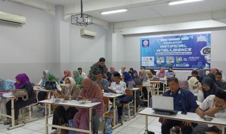 Dalam mendukung pihak sekolah untuk meningkatkan mutu dan kualitas pengajaran guru SMA/SMK/MA sederajat, Kampus Digital Kreatif Universitas BSI (Bina Sarana Informatika) kampus Tangerang sukses menggelar kegiatan workshop Artificial Intelligence (AI), Rabu, (28/2) berlokasi di Universitas BSI kampus Tangerang, Jl. Gatot Subroto No.8, Cimone, Kec. Karawaci, Kota Tangerang, Banten.