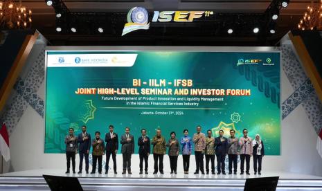 Dalam menghadapi ketidakpastian ekonomi global, Bank Indonesia terus memperkokoh kerja sama untuk mengembangkan pasar keuangan syariah nasional dan global. Langkah ini terlihat dalam penyelenggaraan Indonesia Sharia Economic Festival (ISEF) ke-11, yang berlangsung dari tanggal 30 Oktober hingga 3 November 2024 di Jakarta Convention Center (JCC).