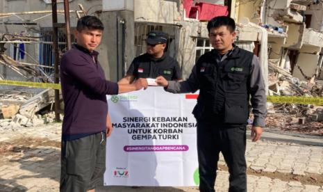 Dalam merespon bencana gempa dahsyat berkekuatan 7,7 Magnitudo yang mengguncang sebagian kota di Turkiye pada Senin (6/2/2023), Sinergi Foundation melakukan berbagai usaha untuk dapat membantu para penyintas gempa. Salah satunya dengan memberangkatkan tim relawan kemanusiaan ke lokasi bencana Turkiye pada Sabtu (18/2/2023). 