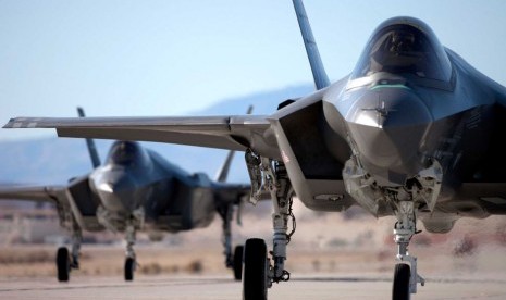  Pesawat tempur F-35 Joint Strike Fighters buatan Lockheed Martin. 