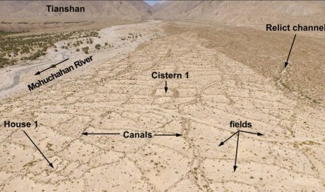 Dalam publikasi yang dimuat di jurnal Archaelogical Research in Asia, para arkeolog menangkap pola saluran irigasi melalui gambar satelit di barat laut kaki Gunung Tian Shan.