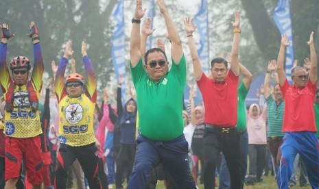 Dalam rangka Haornas, Bupati Muba H Dodi Reza Alex didampingi Kepala OPD di lingkungan Pemkab Muba turut hadir mengikuti senam bersama dan sebelumnya sudah melakukan gowes dari Rumah Dinas Bupati hingga ke lokasi acara.