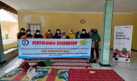 Dalam rangka melaksanakan Pengabdian Masyarakat, dosen progam studi keperawatan Sekolah Tinggi Ilmu Kesehatan (STIKES) Yayasan Indra Husada menggelar penyuluhan bertajuk optimalisasi kader kesehatan dalam mencegah stunting pada anak di desa berdaya Bojongsari, Kabupaten Indramayu, Sabtu (6/3).