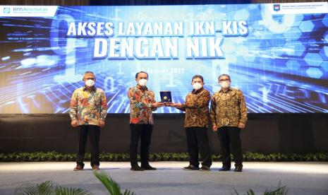 Dalam rangka memberikan kemudahan peserta dalam mengakses layanan, BPJS Kesehatan menggunakan Nomor Induk Kependudukan (NIK) sebagai nomor identitas peserta Program Jaminan Kesehatan Nasional-Kartu Indonesia Sehat (JKN-KIS). 