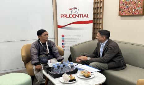  Dalam rangka memeriahkan Hari Pelanggan Nasional 2024, PT Prudential Life Assurance (Prudential Indonesia) mengadakan berbagai kegiatan spesial untuk nasabah yang mengunjungi layanan walk-in customer di Jakarta dan sejumlah kantor perwakilan di Medan, Bandung, Semarang, Surabaya, dan Denpasar.