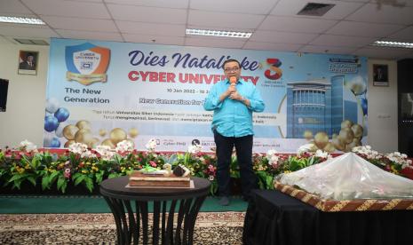 Dalam rangka memperingati Dies Natalis ke-3, Rektor Universitas Siber Indonesia atau Cyber University, Gunawan Witjaksono, menyampaikan sambutan yang penuh semangat dan harapan besar.