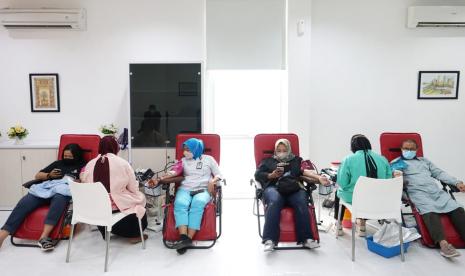 Dalam rangka memperingati Hari Donor Darah Sedunia, RS AZRA mengadakan donor darah yang dilaksanakan pada Kamis (16/6/2022).