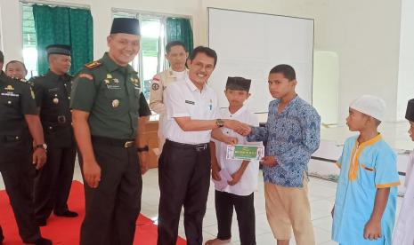 Dalam rangka memperingati Hari Juang Kartika Tentara Nasional Indonesia Angkatan Darat (TNI AD). Kodim 0401 / Musi Banyuasin, Gelar Do’a Bersama, Pemberian Santunan kepada anak yatim piatu, Donor darah dan Sunatan massal, Rabu (14/12/2022). 