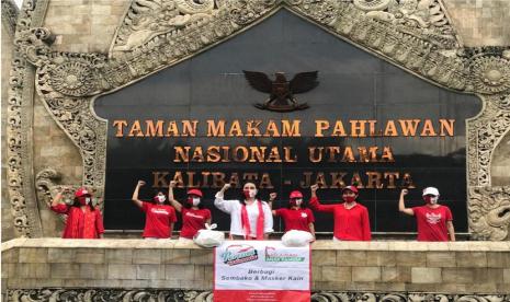 Dalam rangka memperingati Hari Lahir Pancasila, Pertiwi Indonesia bergotong royong lagi dengan Relawan Anak Bangsa membagikan paket sembako dan masker kain antara lain untuk para pengurus, penjaga dan staf kebersihan yang merawat Taman Makam Pahlawan Kalibata, Monumen Pancasila Sakti di Lubang Buaya, Jakarta serta para Veteran.