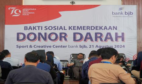 Dalam rangka memperingati Hari Ulang Tahun (HUT) Kemerdekaan Republik Indonesia (RI) yang ke-79, bank bjb menggelar acara donor darah bekerja sama dengan Palang Merah Indonesia (PMI) sebagai bentuk kepedulian terhadap kesehatan masyarakat dan dukungan terhadap lingkungan sekitar.